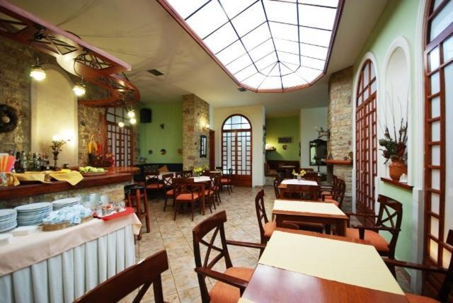 Hotel Elvetia Karpenísion Zewnętrze zdjęcie