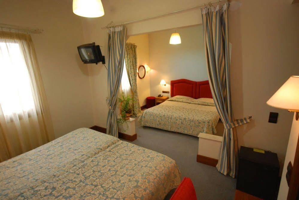 Hotel Elvetia Karpenísion Zewnętrze zdjęcie