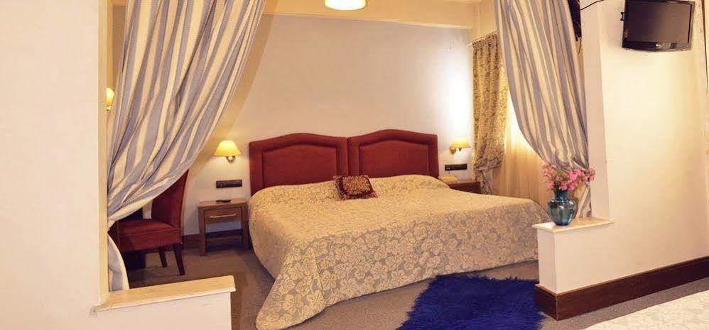 Hotel Elvetia Karpenísion Zewnętrze zdjęcie
