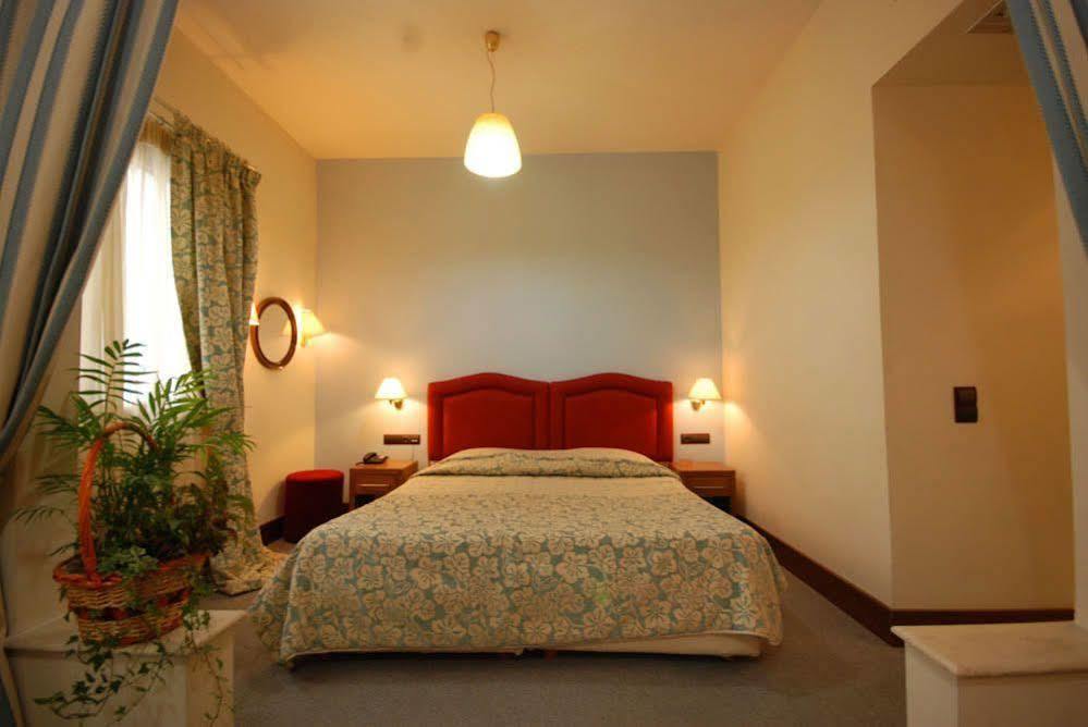 Hotel Elvetia Karpenísion Zewnętrze zdjęcie